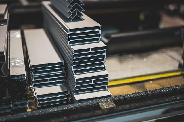 Aluminium: de veelzijdige krachtpatser in moderne bouwprojecten